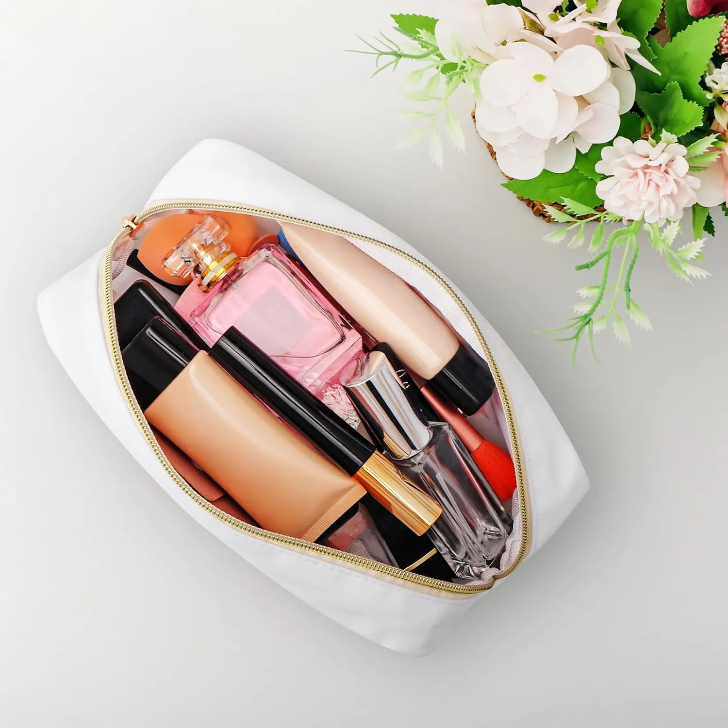 Beach Trip Makeup Bag Beach Lover Gifts for Women Vacation Themed Cosmetic Bag Bachelorette Getaway Gifts for Travel Lovers Friendship Present Graduation Christmas Birthday Present Travel Pouch