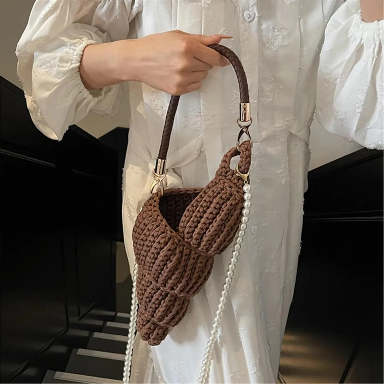 Hand-woven Conch Bag Luxury Pearl Chain Women Seaside Holiday Creative Shoulder Bag Cute Shell Crossbody Bag